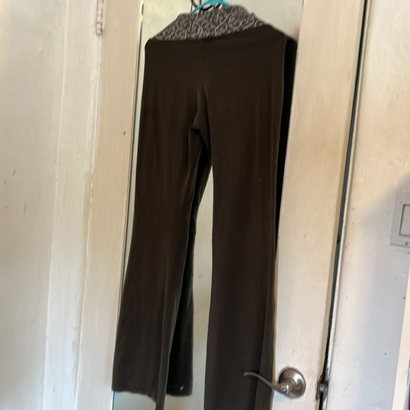 Yoga type of pant - Picture 5 of 6